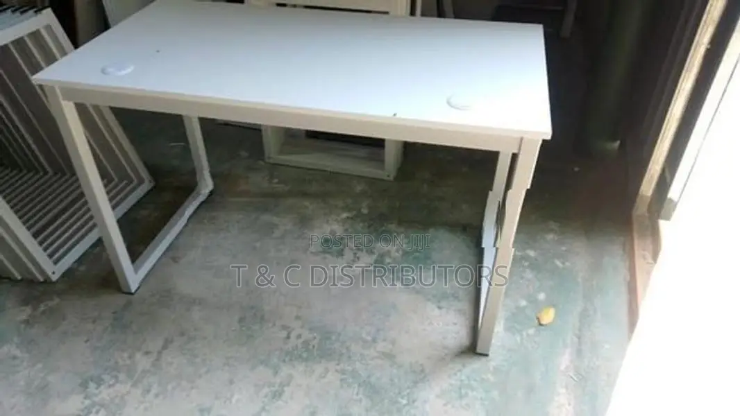 4*2 White Steel Leg Computer Tabel