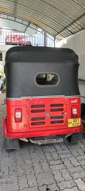 Bajaj RE 2018