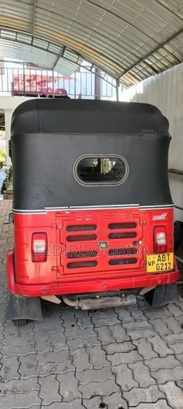 Bajaj RE 2018