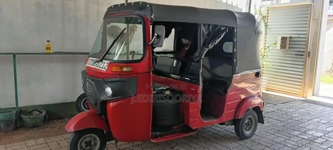Bajaj RE 2018
