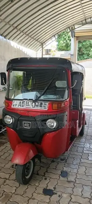 Bajaj RE 2018