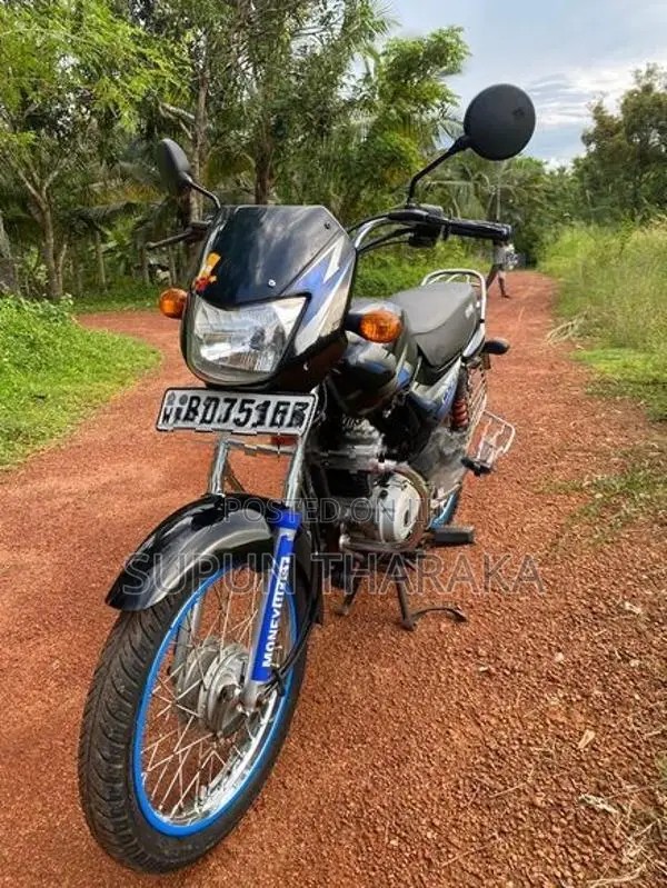 Bajaj CT100 2016