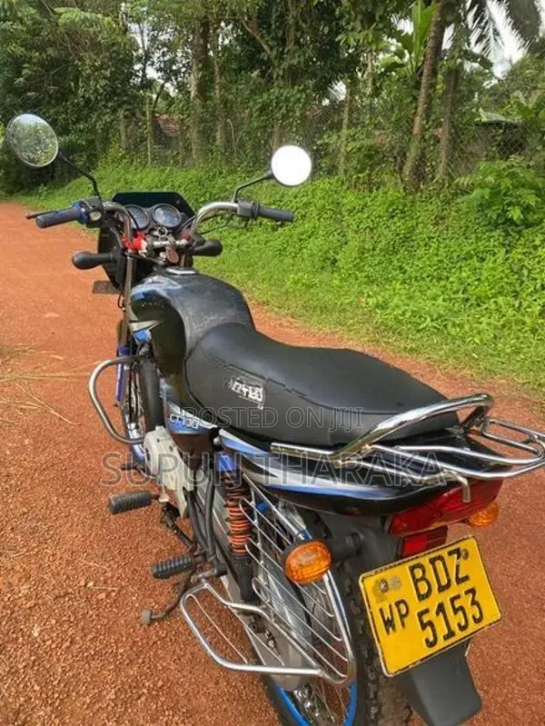 Bajaj CT100 2016
