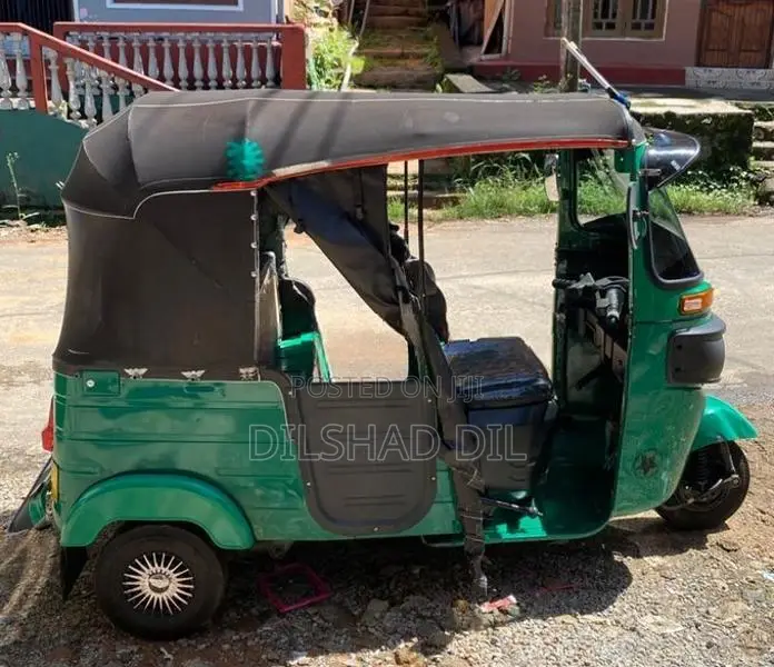 Bajaj RE 2015