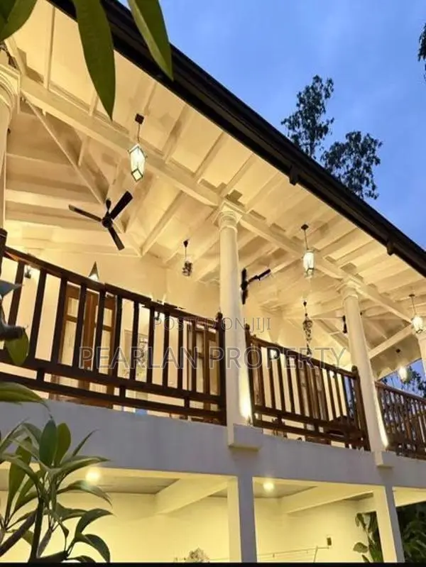 Hotel for Sale in Wanduramba