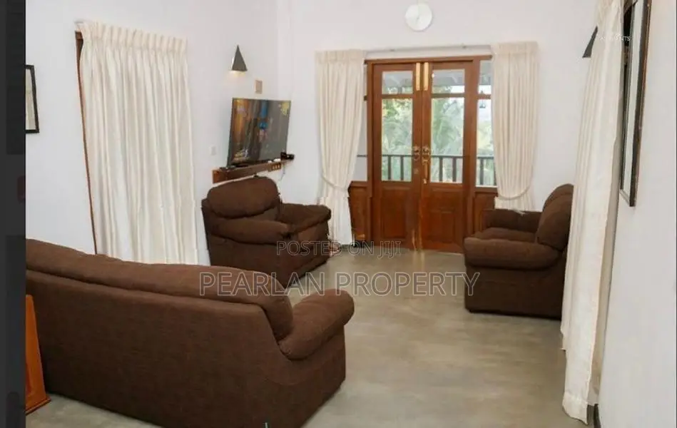Hotel for Sale in Wanduramba