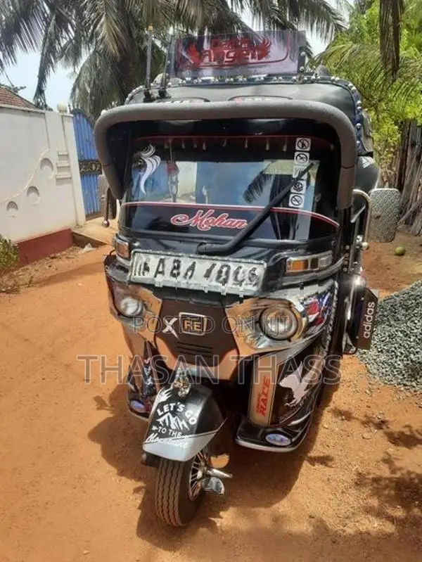 Bajaj RE 2016