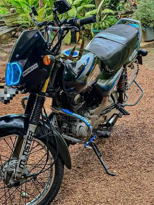 Bajaj CT100 2012