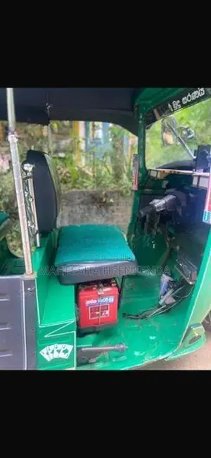 Bajaj RE 2011