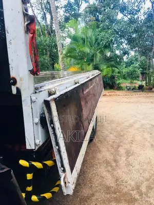 Isuzu 250 තට්ටුව