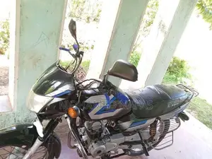 Bajaj CT100 2016
