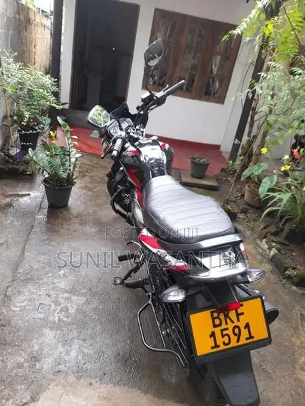 Bajaj Discover 125 2025