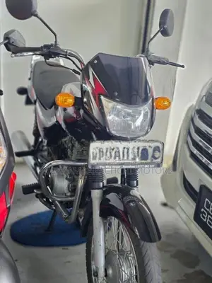 Bajaj CT100 2013