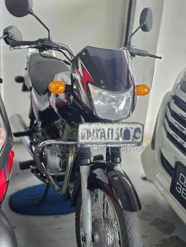 Bajaj CT100 2013