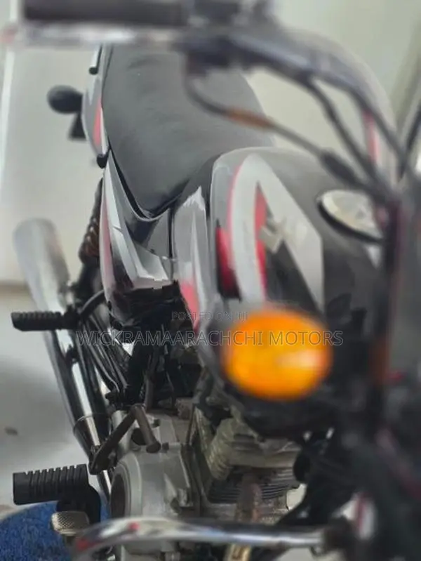 Bajaj CT100 2013