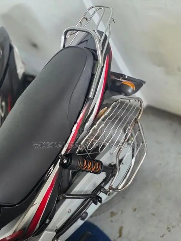 Bajaj CT100 2013