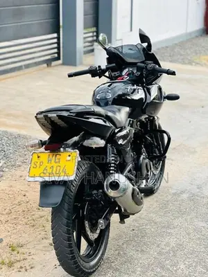 Bajaj Pulsar 220F 2011