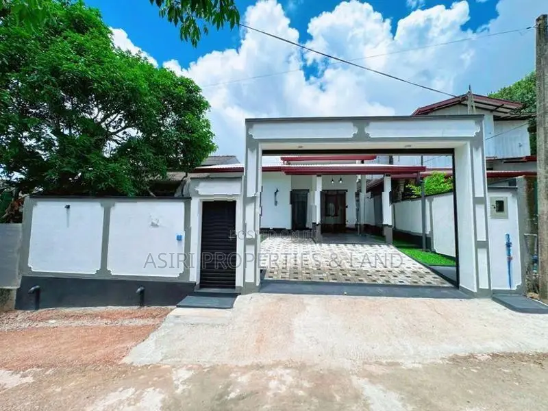 SINGLE STORY 3 BEDROOMS HOUSE FOR SALE IN PILIYANDALA POLGASOWITA
