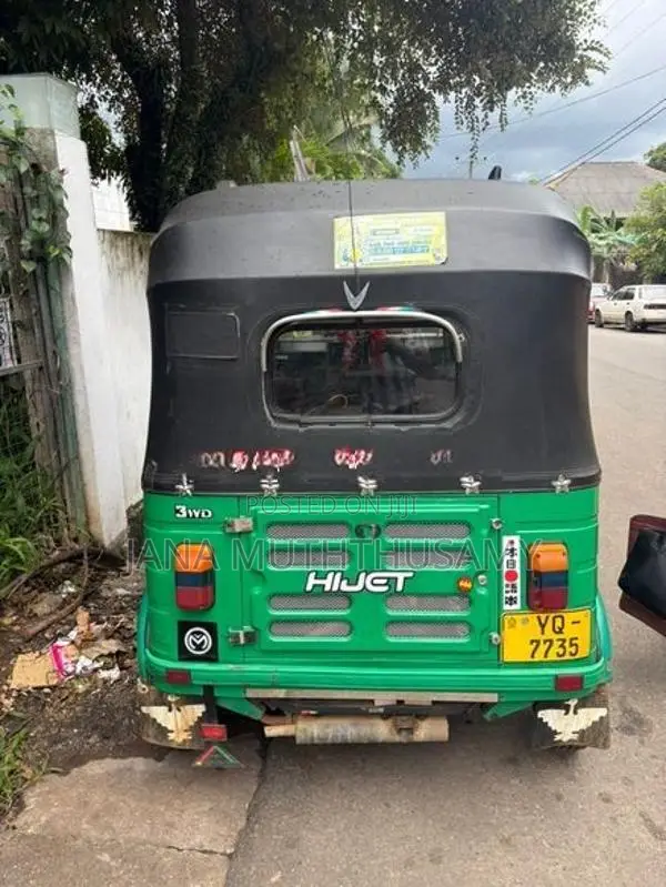 Bajaj RE 2011