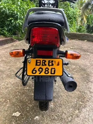 Bajaj CT100 2025