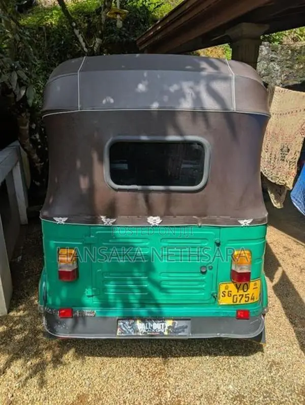 Bajaj RE 2011