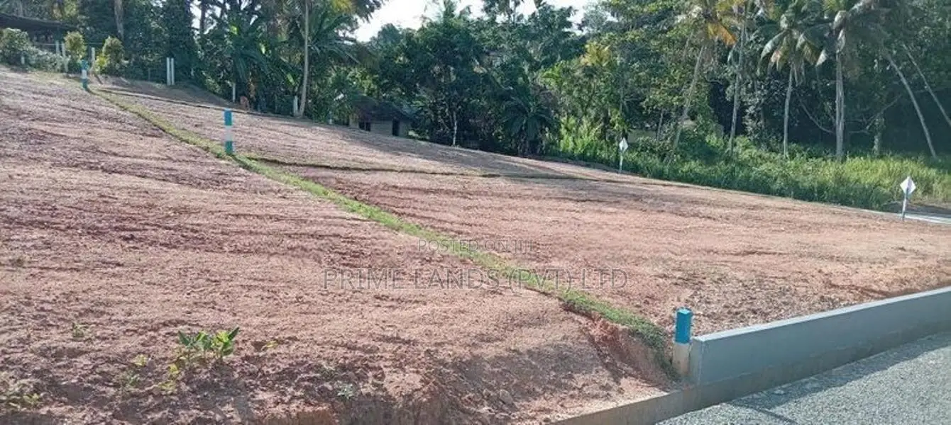 Land Plots for Sale in Peaceful Aluthwala