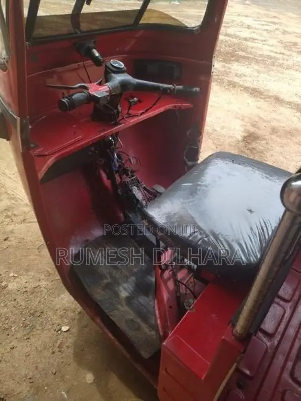 Bajaj RE 2005