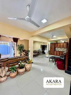 2,200 sq.ft - Furnished House For Rent HL56107 In Colombo 3