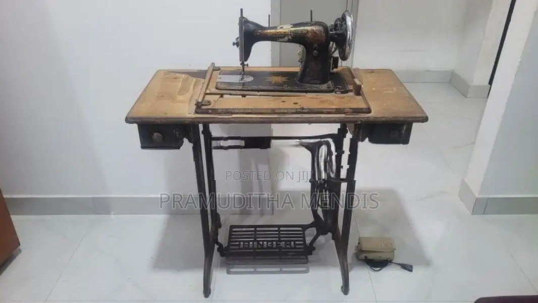 Vintage Antique Black With Gold Singer Treadle Hand Crank Sewing Machi