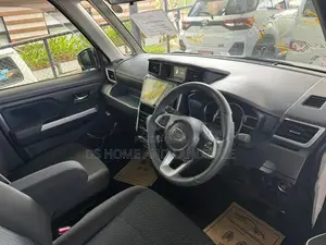 Toyota Roomy 2024
