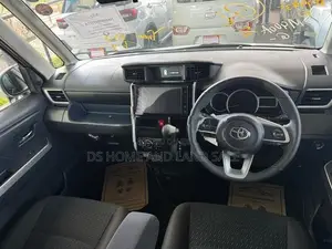 Toyota Roomy 2024
