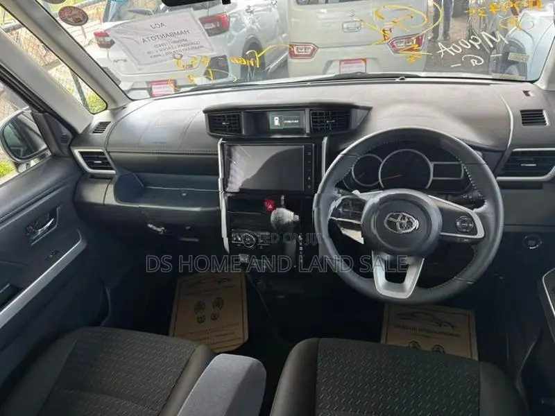 Toyota Roomy 2024