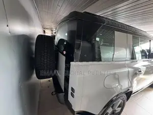 Land Rover Defender 2026