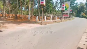 457 පාරට මුහුණලා පානදුර හිරණ නේවාසික බිම් කොටස්