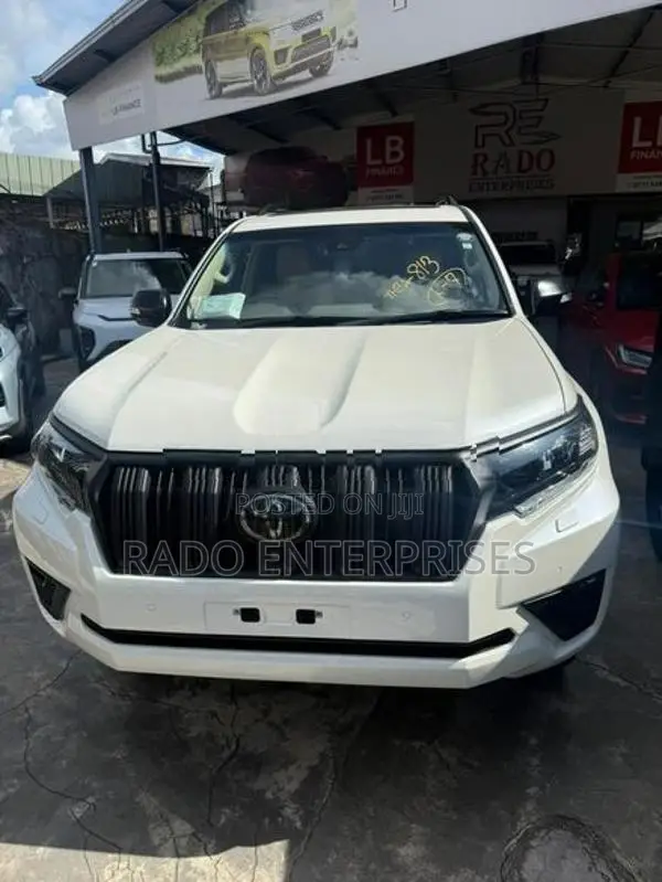Toyota Land Cruiser Prado Black Edition 2023