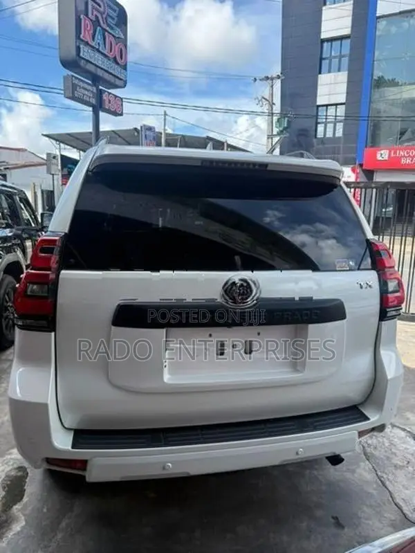 Toyota Land Cruiser Prado Black Edition 2023