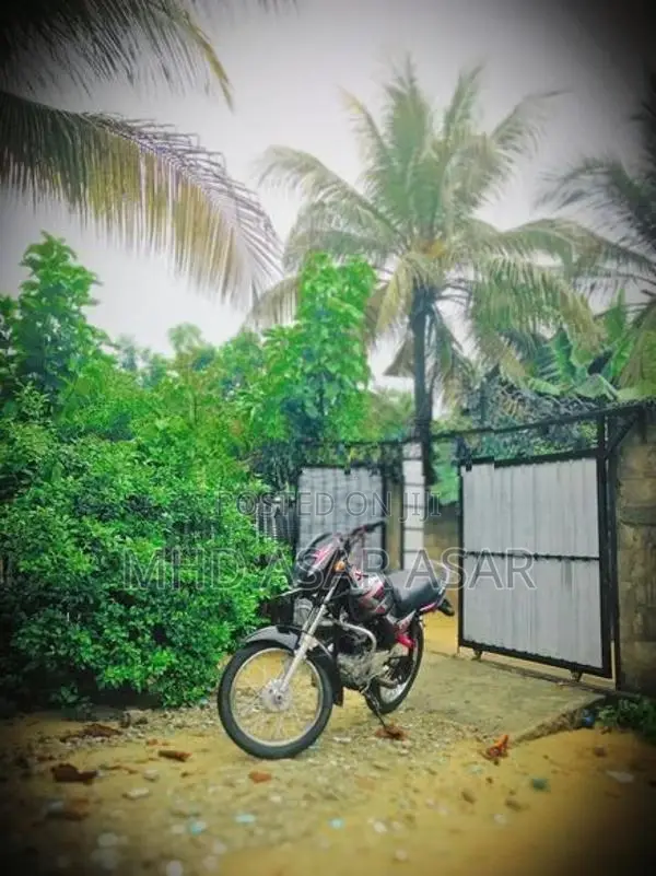 Bajaj CT100 2005