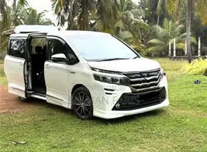 Toyota Voxy 2014