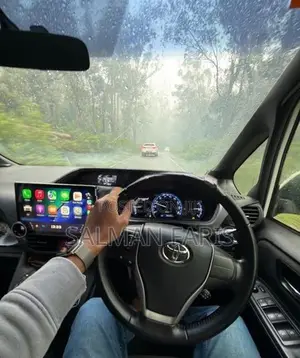 Toyota Voxy 2014