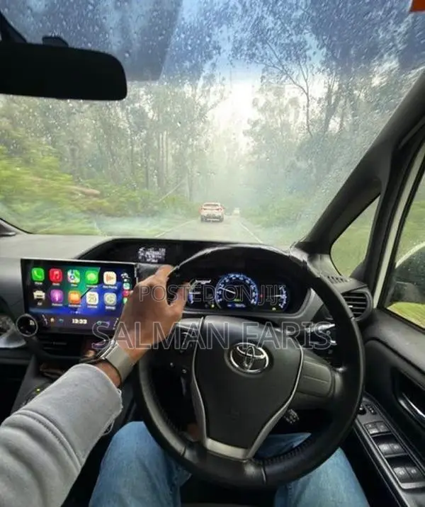 Toyota Voxy 2014