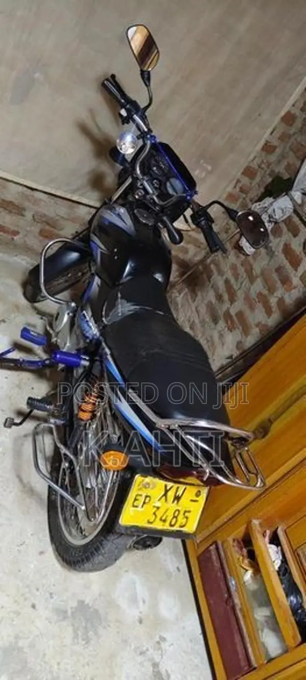 Bajaj CT100 2015