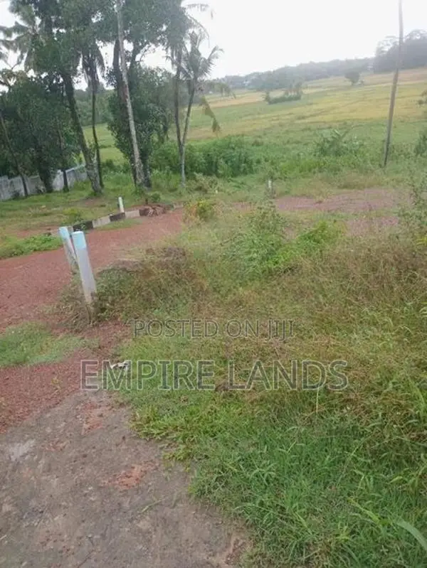 මාලබේ පාරට ඇවිදින දුරින් තලාහේන අගනා නේවාසික බිම් කොටස්