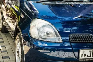 Toyota Vitz VVT-i 2001