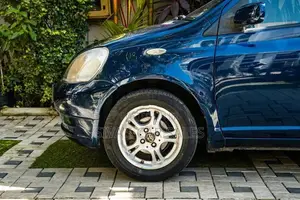 Toyota Vitz VVT-i 2001
