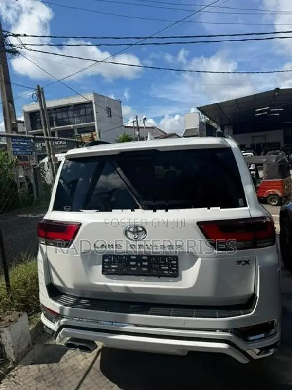 Toyota Land Cruiser V6 LC300 2024