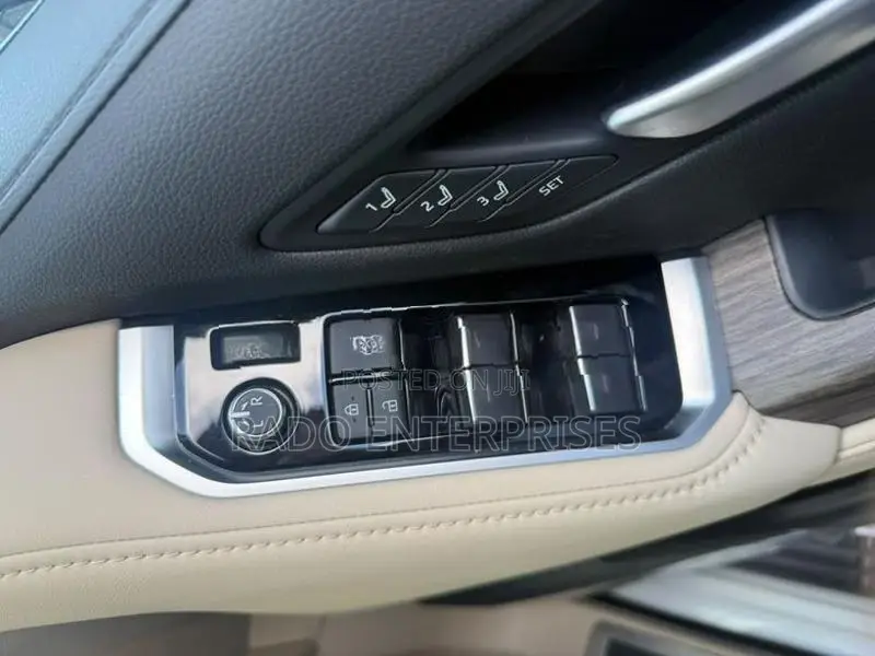 Toyota Land Cruiser V6 LC300 2024