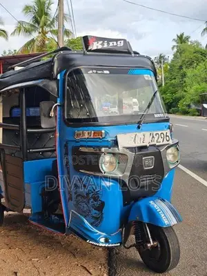 Bajaj RE 2017