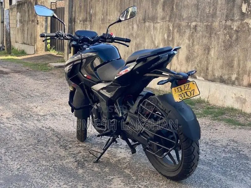 Bajaj Pulsar N160 2025