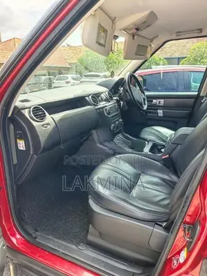 Land Rover Discovery S 2014