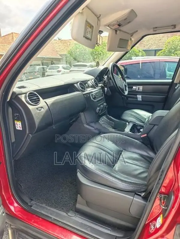 Land Rover Discovery S 2014